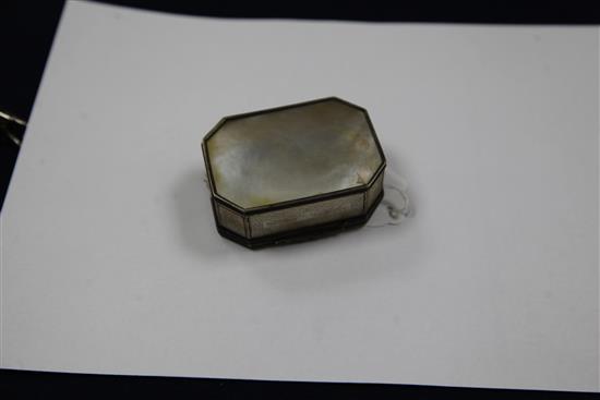 A 19th century Chinese silver mounted mother of pearl octagonal snuff box, 3in.